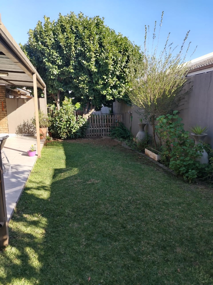 2 Bedroom Property for Sale in Langenhovenpark Free State